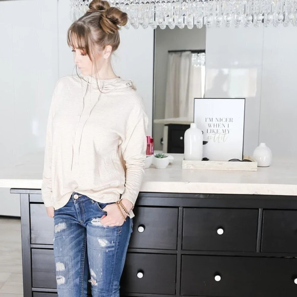 Max Studio Lightweight Hoodie - Picture 9 of 12